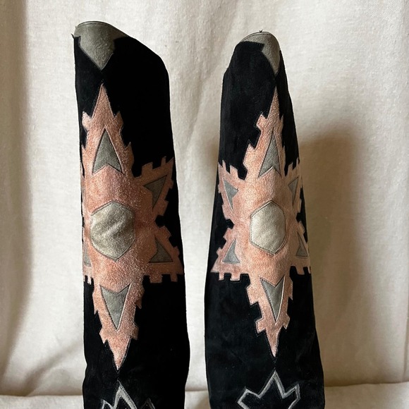 Susan Bennis Warren Edwards Italy Suede Appliqué Boots 7 - Picture 4 of 9